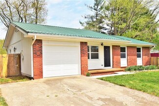 27 Fieldcrest Rd, Arden, NC 28704