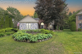 3753 Rolling Hills Rd, Lake Orion, MI 48359