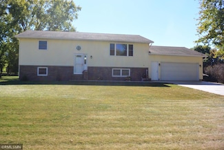 610 5th St E, Glencoe, MN 55336