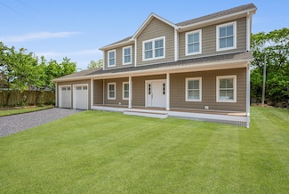 7 Fanning Ave, Hampton Bays, NY 11946