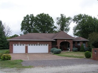 6 Hedgewood Estates, Sullivan, IL 61951