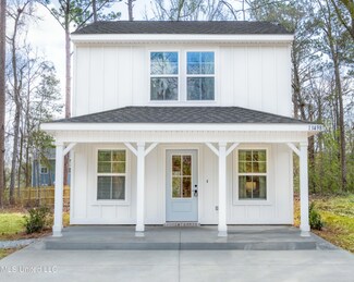13498 Kelly St, Gulfport, MS 39503
