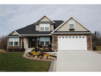 94 Cedars Dr, Youngstown, OH 44514