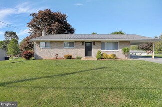 1225 Marvern Dr W, Chambersburg, PA 17202