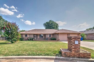 1922 Green Briar Cir, Duncan, OK 73533