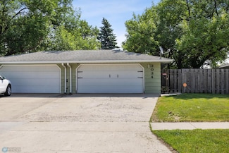 3034 18th St S, Fargo, ND 58103