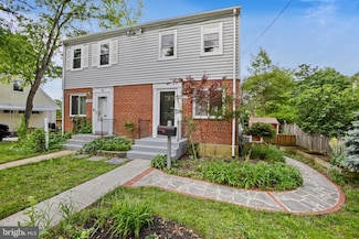 1933 Rollins Dr, Alexandria, VA 22307