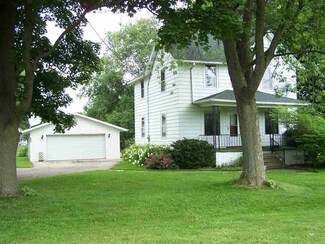 438 Newcomb St, Columbus, WI 53925