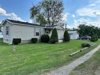 7966 Newport Rd SE, Uhrichsville, OH 44683