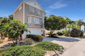 5392 Gulf Dr, Holmes Beach, FL 34217