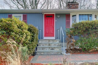 49 Overhill Rd, Warren, RI 02885