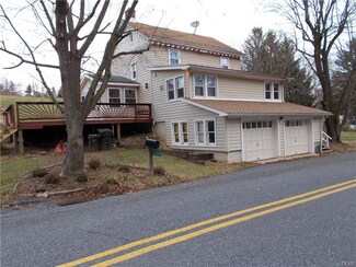 5333 Old Mile Hill Rd, Orefield, PA 18069
