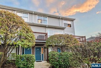 1434 Westgate Dr, Fort Lee, NJ 07024