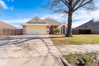 620 Arbor Ln, Burleson, TX 76028