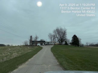 1317 S Benton Center Rd, Benton Harbor, MI 49022