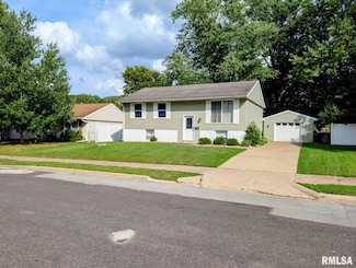 2208 Valentine Ave, Pekin, IL 61554