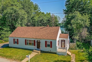 22 Phelps St, Kittery, ME 03904