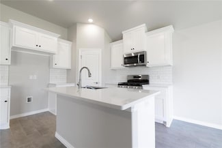 9233 NW 86th St, Yukon, OK 73099