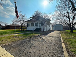 416 S Walnut St, Wenona, IL 61377