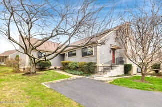 304 W Lyon Farm Dr Unit 304, Greenwich, CT 06831