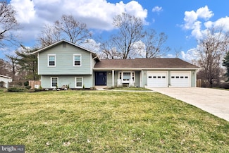 8711 Falkstone Ln, Alexandria, VA 22309