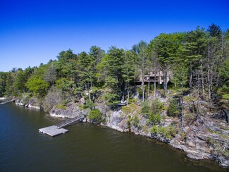 195 Youngs Point Rd, Wiscasset, ME 04578