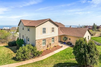 202 E 7th St, Duluth, MN 55805