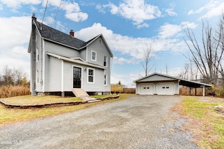 10 Hallenbeck St, Mayfield, NY 12117