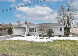 14 Landon Rd, Warwick, RI 02888