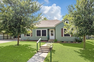 213 S Holland St, Bellville, TX 77418