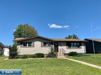 1225 21st St S, Virginia, MN 55792