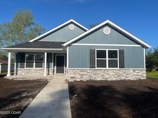 14 S Roane St, Webb City, MO 64870