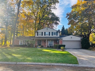 37243 Maple Leaf Ct, Clinton Township, MI 48036