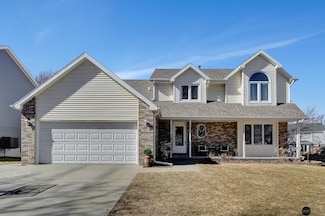 7045 Beaver Hollow Cir, Lincoln, NE 68516