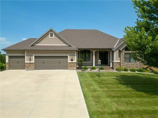 4219 Greystone Dr, Saint Joseph, MO 64505