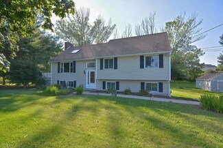 31 Blackstone St, Mendon, MA 01756