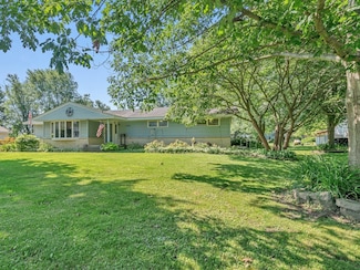 1165 E 2nd St, Coal City, IL 60416