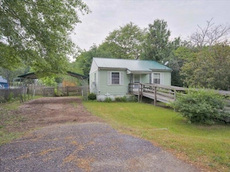 185 Sunnifield Dr, Williston, SC 29853