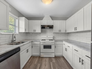 212 N Shady Oaks St, Lake Jackson, TX 77566