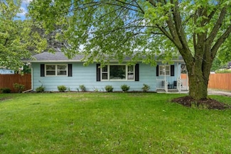 1105 Grant St, Charlevoix, MI 49720
