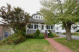 101 Crescent Dr, Albany, NY 12208