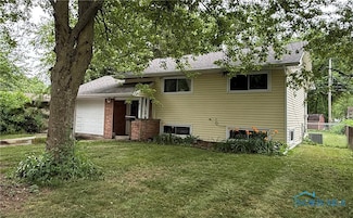 813 Maple Ln, Waterville, OH 43566