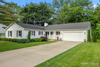 2243 Cambridge Dr SE, Grand Rapids, MI 49506