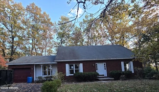 27 Hemlock Dr, Lock Haven, PA 17745