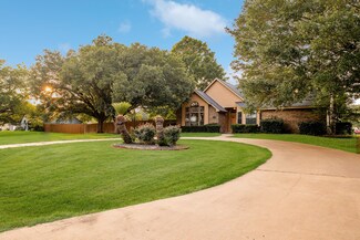 3000 Creekside Dr, Brenham, TX 77833