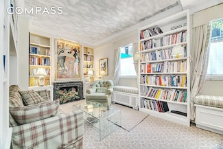 936 5th Ave Unit 2, New York, NY 10021