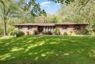 886 High Point Dr, Chesterton, IN 46304