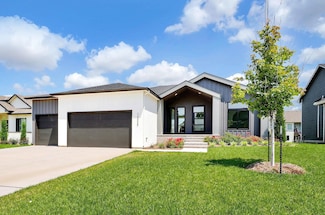 12325 E Woodspring Ct, Wichita, KS 67226