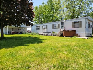27 & 29 Prahls Dr, Neoga, IL 62447