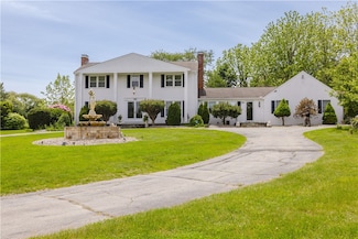 129 Lawrence Dr, Portsmouth, RI 02871